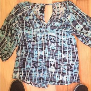 Juniors XS blue/black cropped sleeve blouse